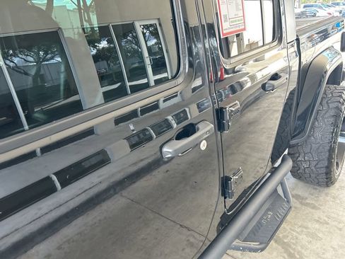 Used 2023 Jeep Gladiator Sport image 18