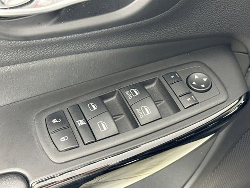 Used 2023 Jeep Cherokee Altitude Lux image 18