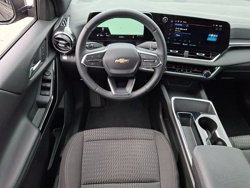 Used 2025 Chevrolet Equinox LT AWD/4WD image 11