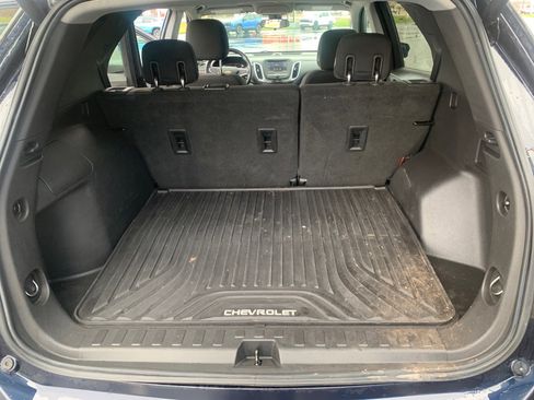 Used 2020 Chevrolet Equinox LT w/ Driver Convenience Package image 9