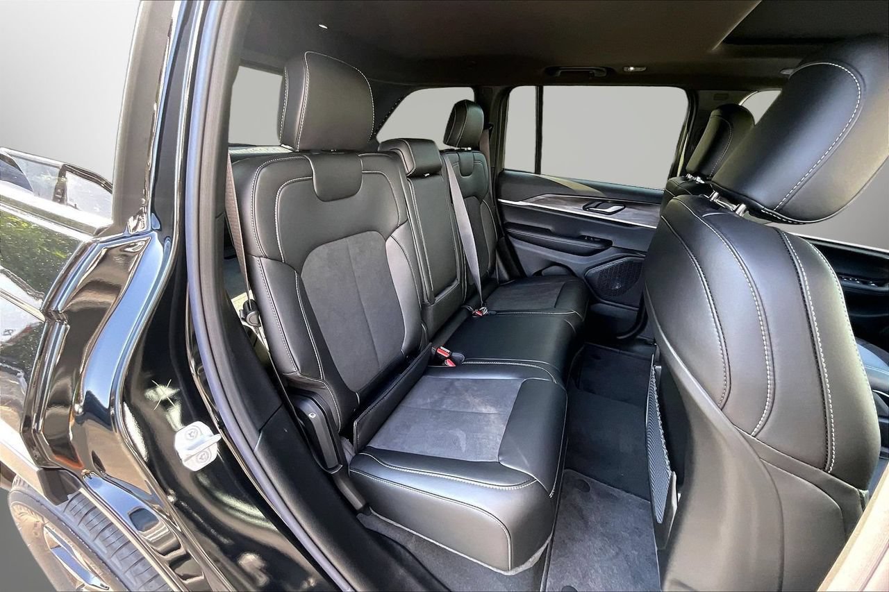 New 2026 Jeep Grand Cherokee Altitude AWD/4WD image 19