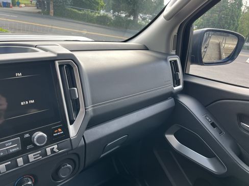 Used 2025 Nissan Frontier SV AWD/4WD image 25