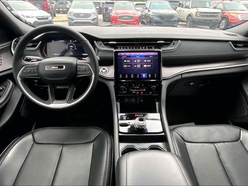 Used 2025 Jeep Grand Cherokee L Limited w/ Luxury Tech Group II AWD/4WD image 16