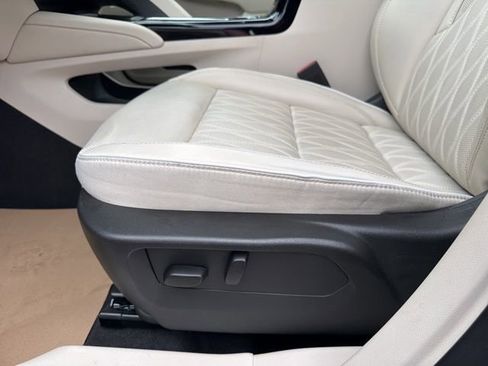 Used 2023 Buick Envision Avenir image 11