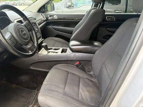 Used 2012 Jeep Grand Cherokee Laredo w/ Laredo E Group AWD/4WD image 19