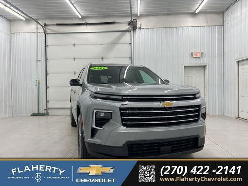 New 2026 Chevrolet Traverse LT w/ Driver Confidence Package AWD/4WD image 1