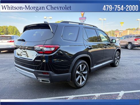 Used 2023 Honda Pilot Touring image 5