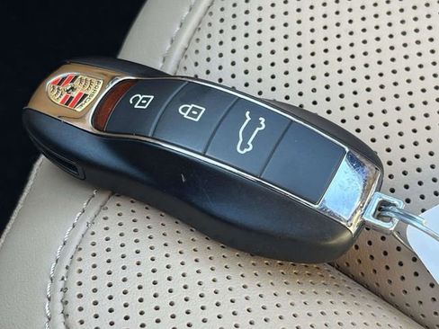 Used 2023 Porsche Macan Turbo image 31