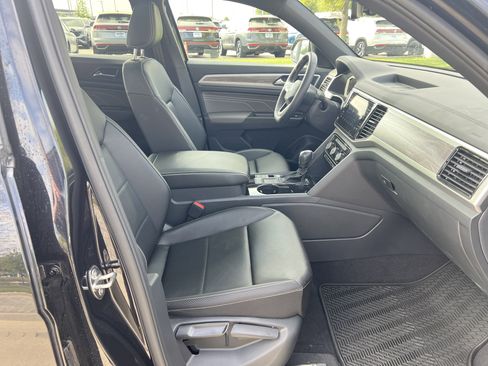 Used 2023 Volkswagen Atlas Cross Sport SE w/ Panoramic Sunroof Package image 28