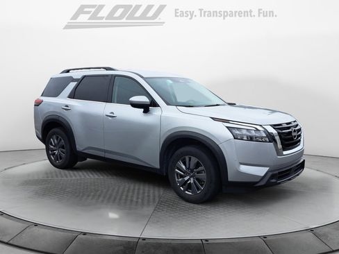 Used 2025 Nissan Pathfinder SV FWD image 1