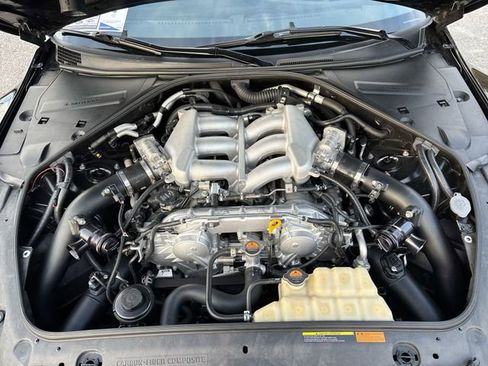 Used 2011 Nissan GT-R Premium image 11