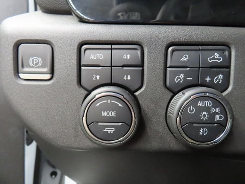 Used 2023 Chevrolet Silverado 1500 ZR2 image 57