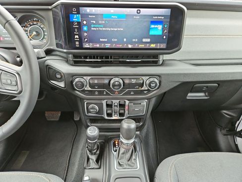 Used 2024 Jeep Wrangler Unlimited Sport AWD/4WD image 11