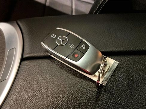 Used 2022 Mercedes-Benz GLC 300 4MATIC image 11