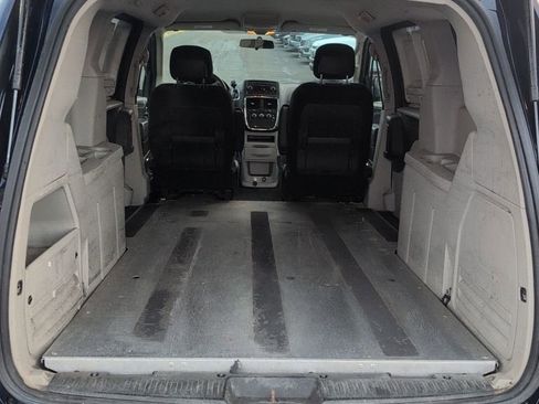 Used 2014 RAM C/V Tradesman image 11