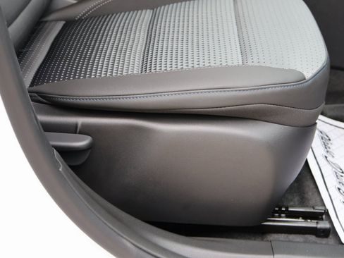 Used 2025 Chevrolet Trax LT w/ Driver Confidence Package image 10