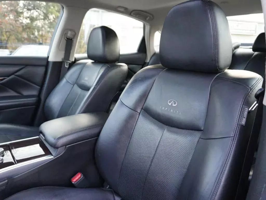 Used 2011 INFINITI M37 w/ Premium Pkg RWD image 40