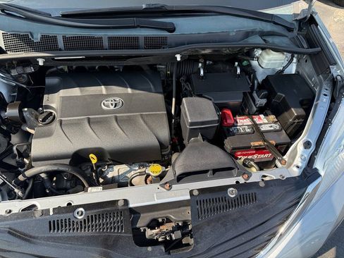 Used 2014 Toyota Sienna LE FWD image 41