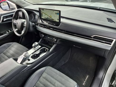 Used 2025 Mitsubishi Outlander SE AWD/4WD image 32