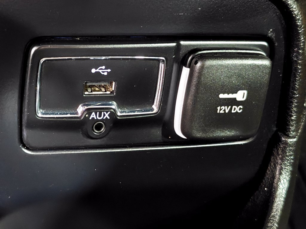 Used 2016 Jeep Renegade Latitude FWD image 33
