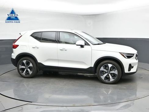 Used 2023 Volvo XC40 B5 Plus w/ Protection Package Premier AWD/4WD image 1