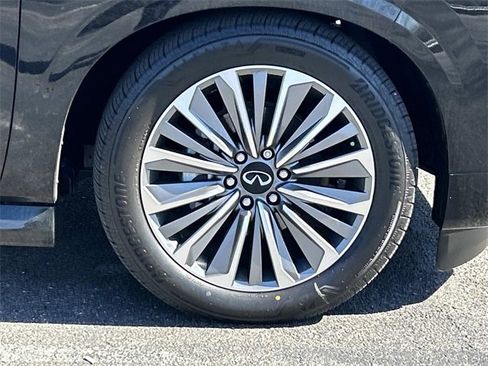 Certified 2025 INFINITI QX80 Sensory image 9