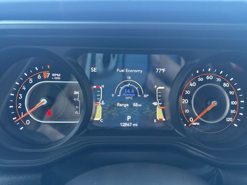 Used 2025 Jeep Gladiator Mojave AWD/4WD image 16