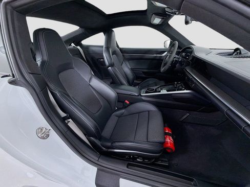 Certified 2021 Porsche 911 Turbo S image 31