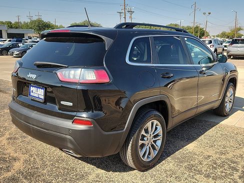 Used 2022 Jeep Cherokee Latitude Lux w/ Sun & Sound Group AWD/4WD image 3