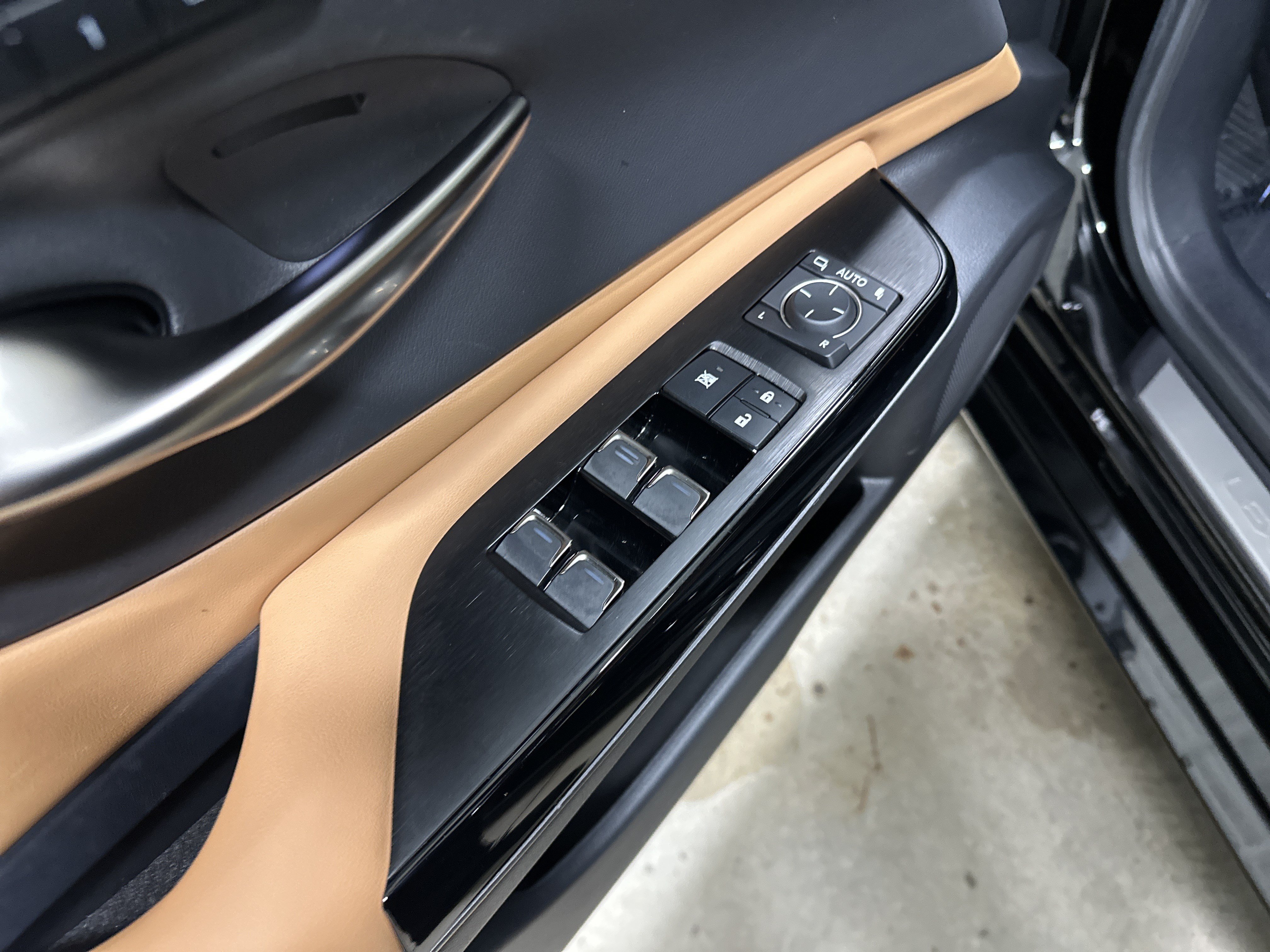 Used 2025 Lexus ES 350 w/ Premium Package FWD image 15