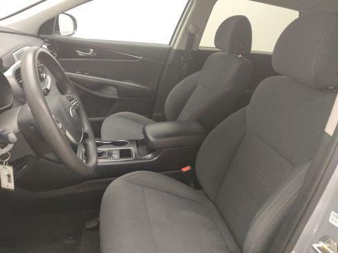 Used 2019 Kia Sorento L image 17