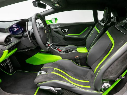 Used 2024 Lamborghini Huracan Tecnica RWD image 11