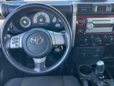 Used 2007 Toyota FJ Cruiser 4WD image 11