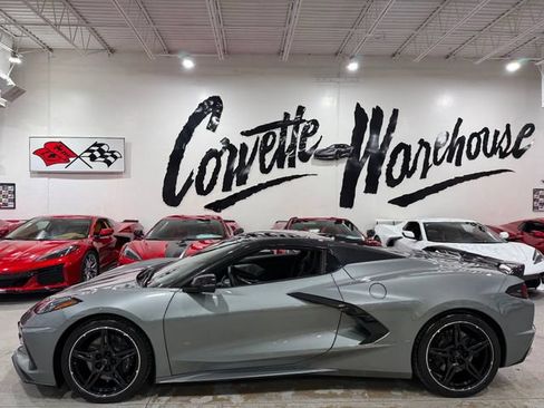 Used 2022 Chevrolet Corvette Stingray Premium Conv w/ Z51 Performance Package RWD image 2