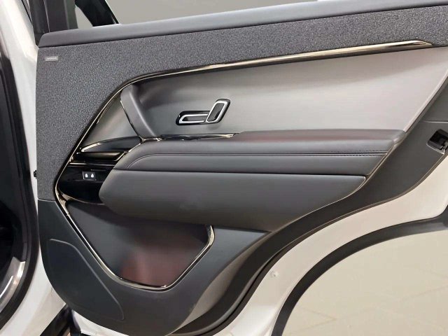 Used 2025 Land Rover Range Rover Sport SE AWD/4WD image 68
