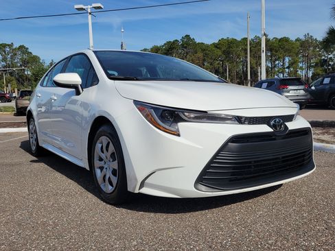 Used 2024 Toyota Corolla LE image 2