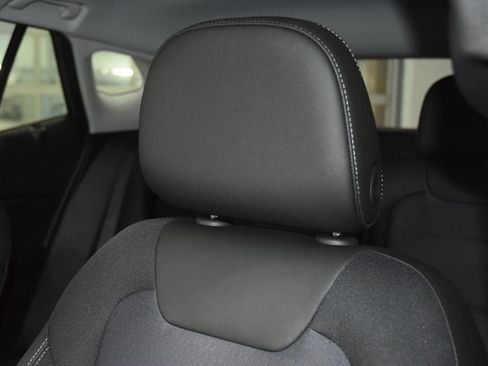 New 2026 Chevrolet Trax LT w/ Sunroof Package FWD image 38