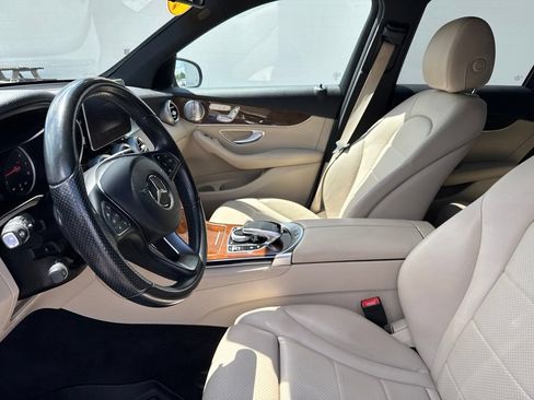 Used 2017 Mercedes-Benz GLC 300 4MATIC image 21