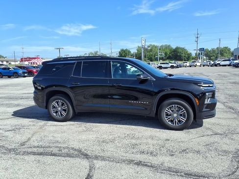 Used 2025 Chevrolet Traverse LT AWD/4WD image 14