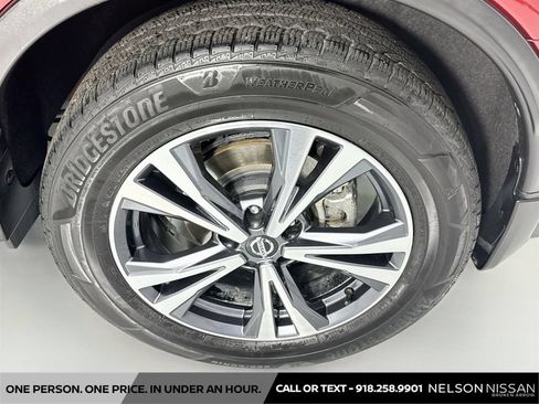 Used 2019 Nissan Rogue SV w/ Premium Package FWD image 31