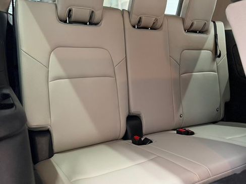 Used 2023 Nissan Pathfinder SL w/ Lighting Package (N92) AWD/4WD image 33