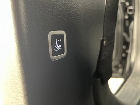 Used 2025 Chrysler Pacifica Select FWD image 17