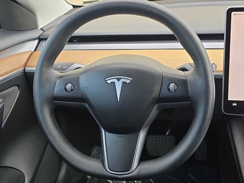 Used 2023 Tesla Model 3 Standard Range image 19