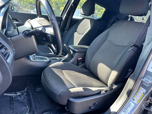 Used 2013 Dodge Avenger SXT FWD image 16