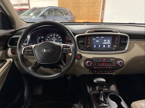 Used 2017 Kia Sorento EX image 24