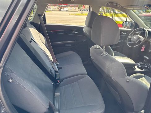 Used 2019 Kia Sorento FWD image 9