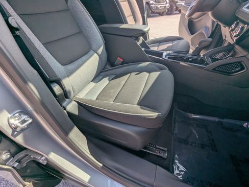 Used 2025 Chevrolet TrailBlazer LT AWD/4WD image 14