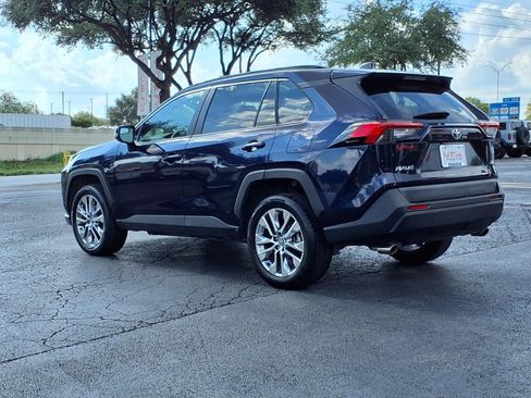 Used 2020 Toyota RAV4 XLE Premium FWD image 8