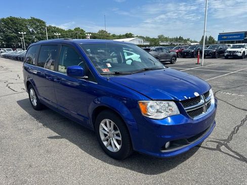 Used 2018 Dodge Grand Caravan SXT w/ Driver Convenience Group FWD image 3