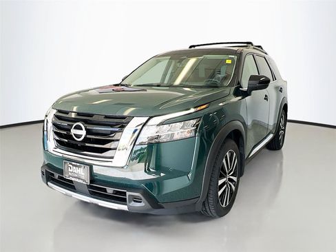 Used 2024 Nissan Pathfinder Platinum AWD/4WD image 4